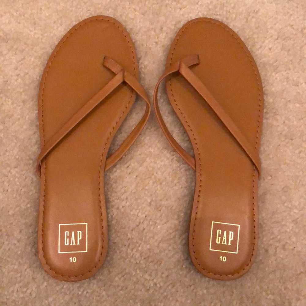 Gap flip flops